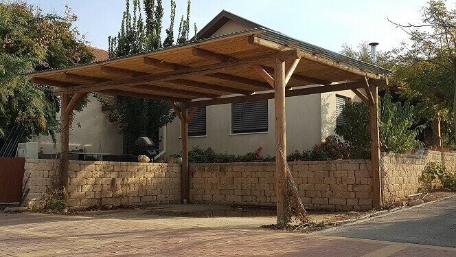 פרגולה עץ בחניה לרכב